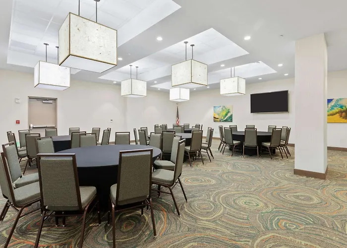 Embassy Suites By Hilton Oahu Kapolei - Free Breakfast