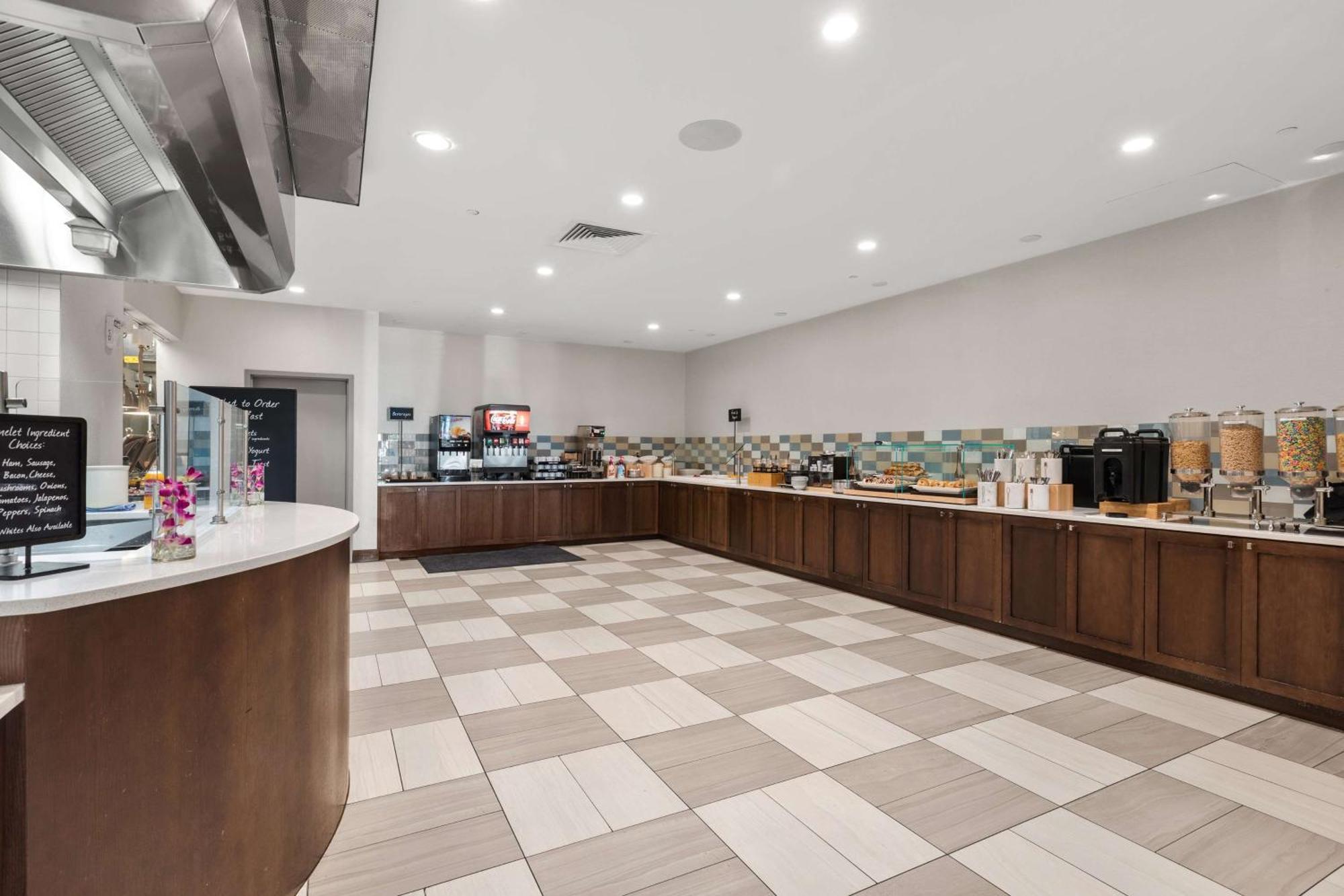 Hotel Embassy By Hilton Oahu - Free Breakfast Kapolei