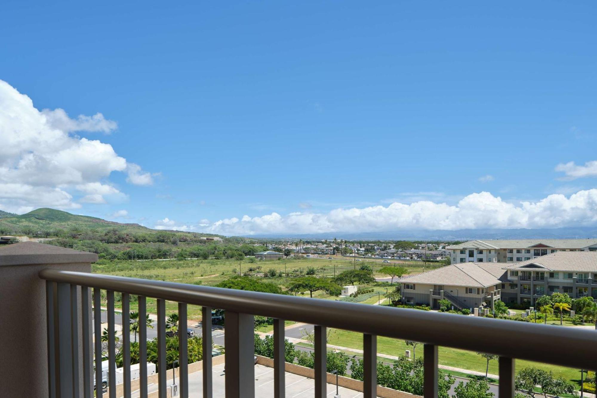 Hotel Embassy By Hilton Oahu - Free Breakfast