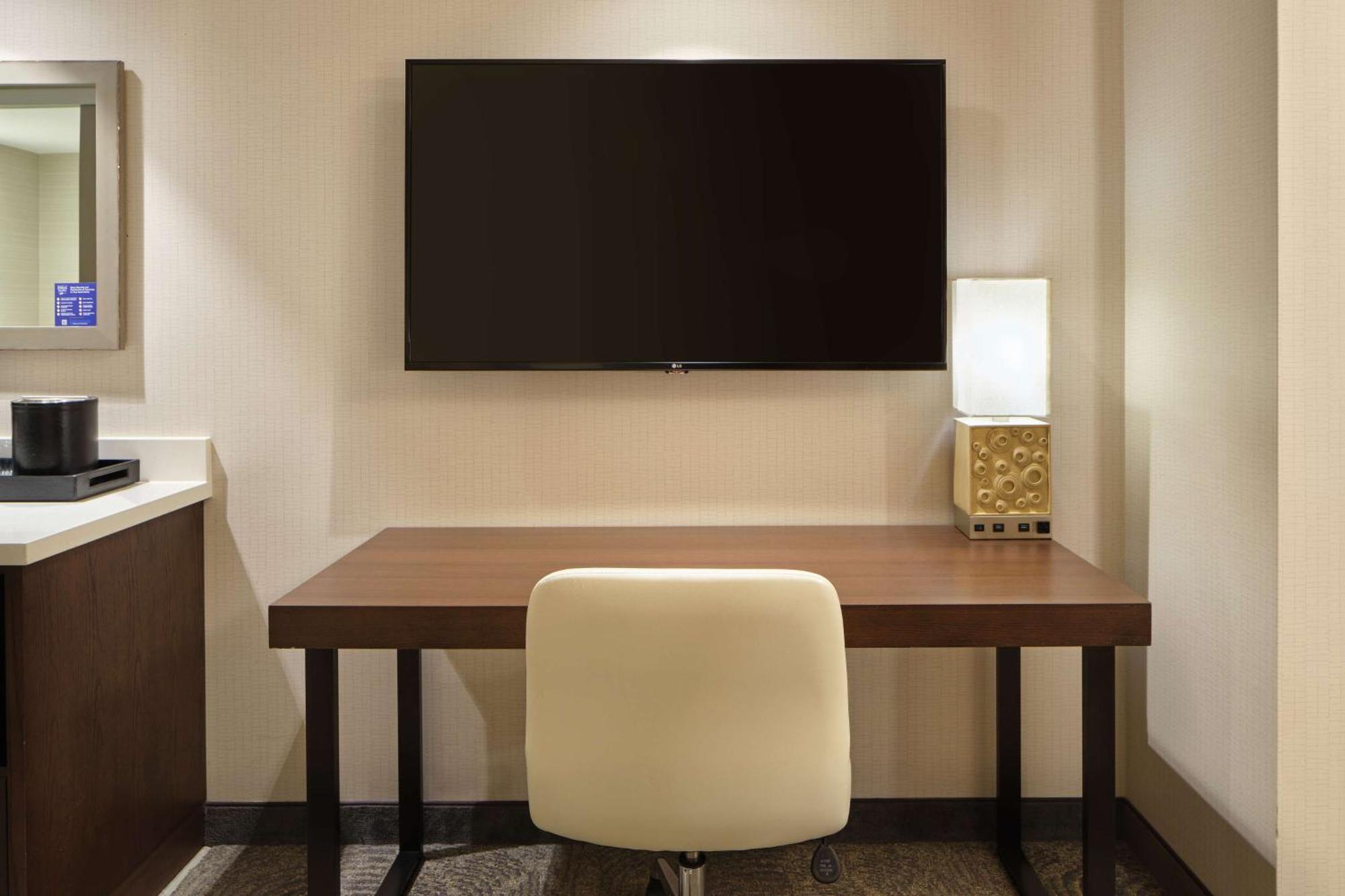 Hotel Embassy By Hilton Oahu - Free Breakfast Kapolei