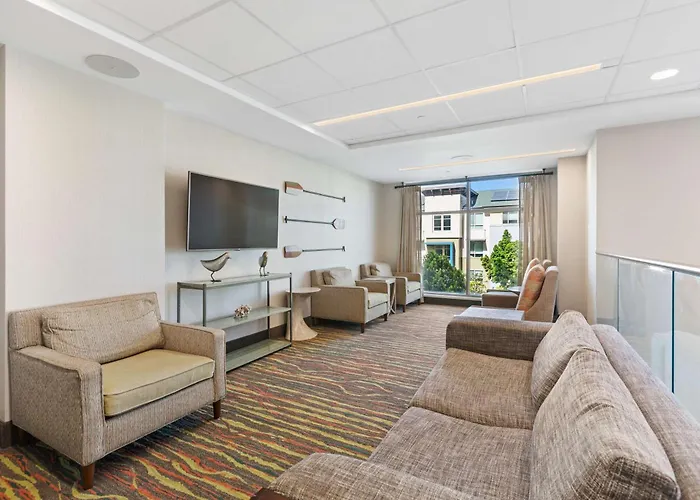 Embassy Suites By Hilton Oahu Kapolei - Free Breakfast