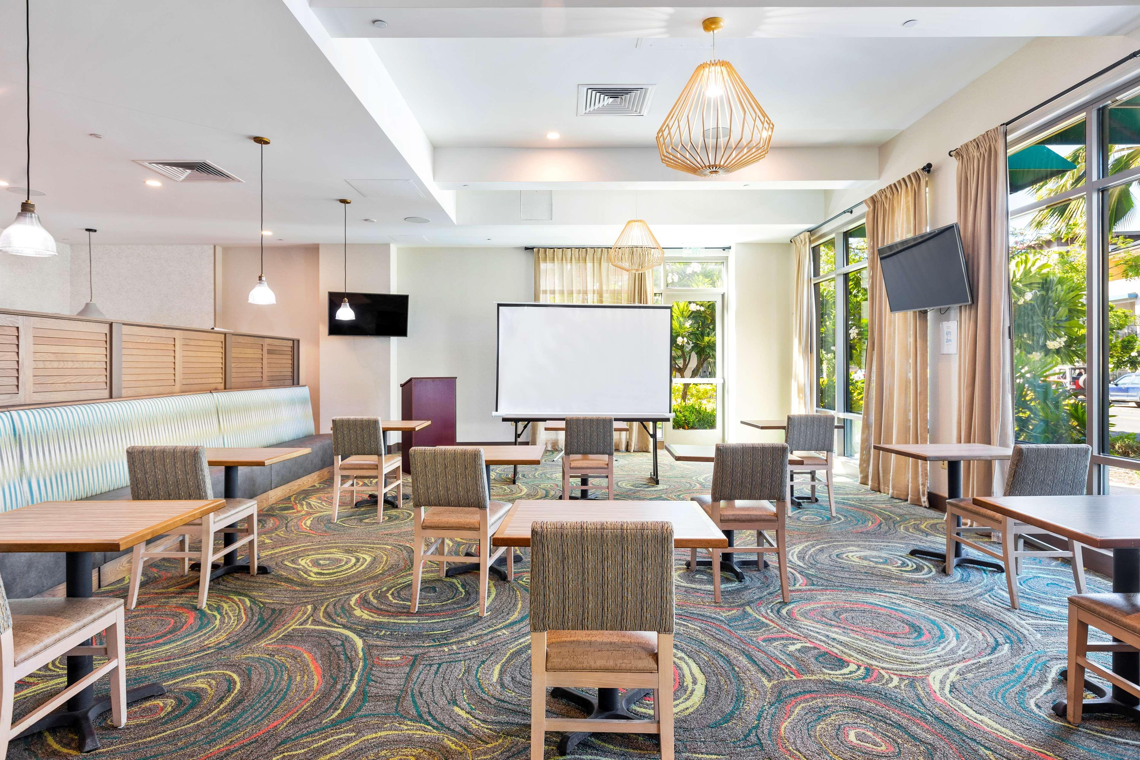 Embassy By Hilton Oahu - Free Breakfast Hotel