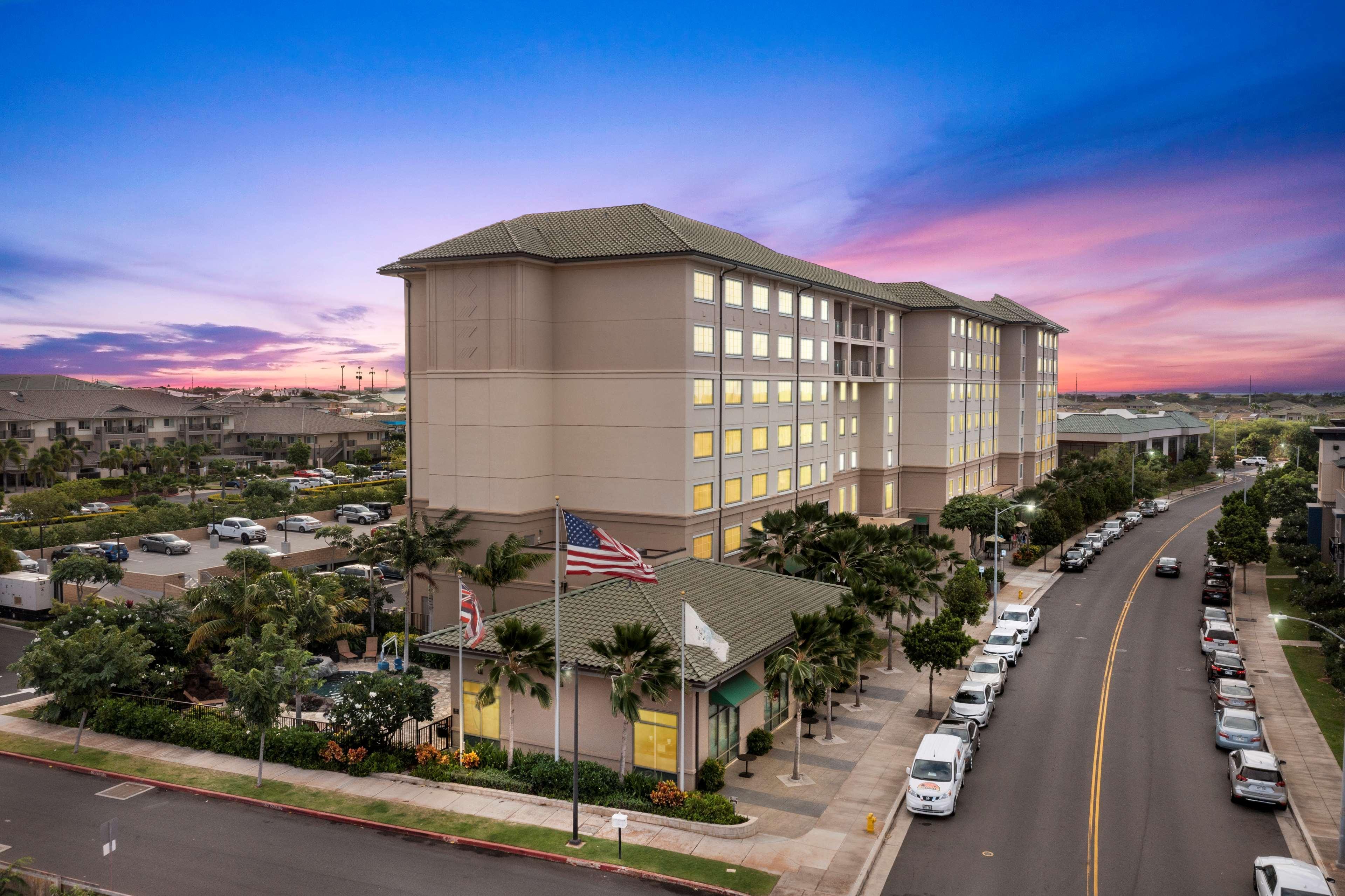 Hotel Embassy By Hilton Oahu - Free Breakfast