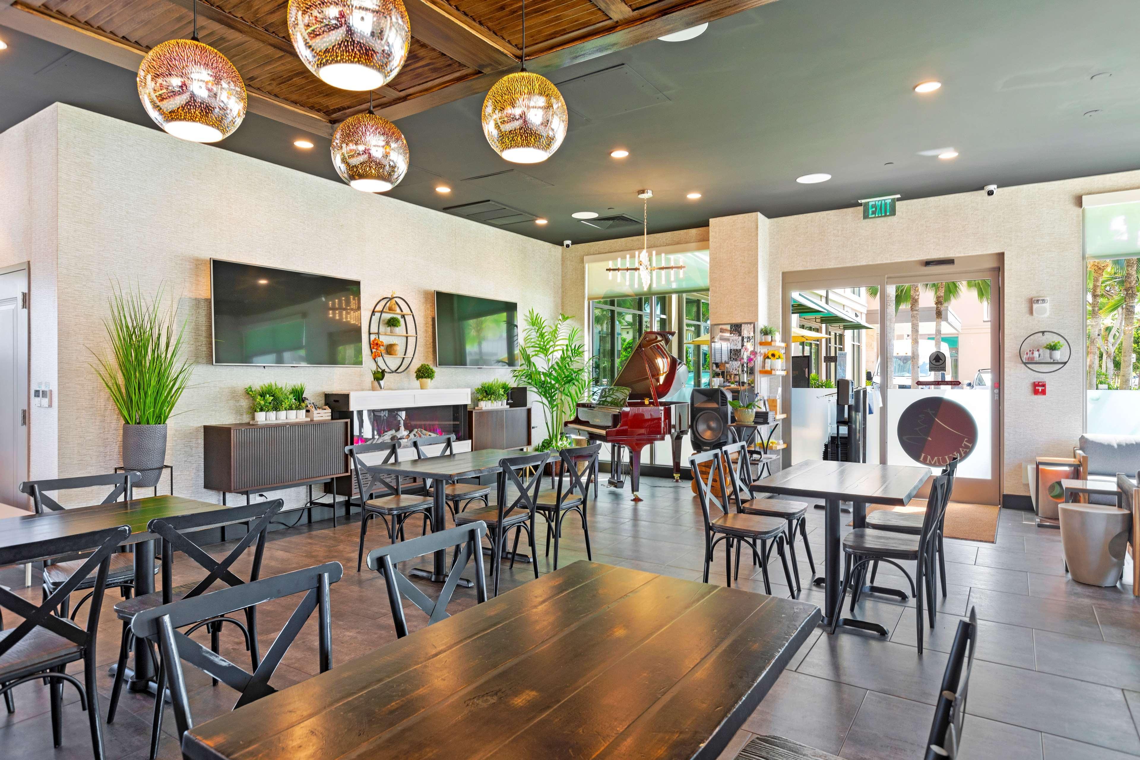 Hotel Embassy By Hilton Oahu - Free Breakfast Kapolei