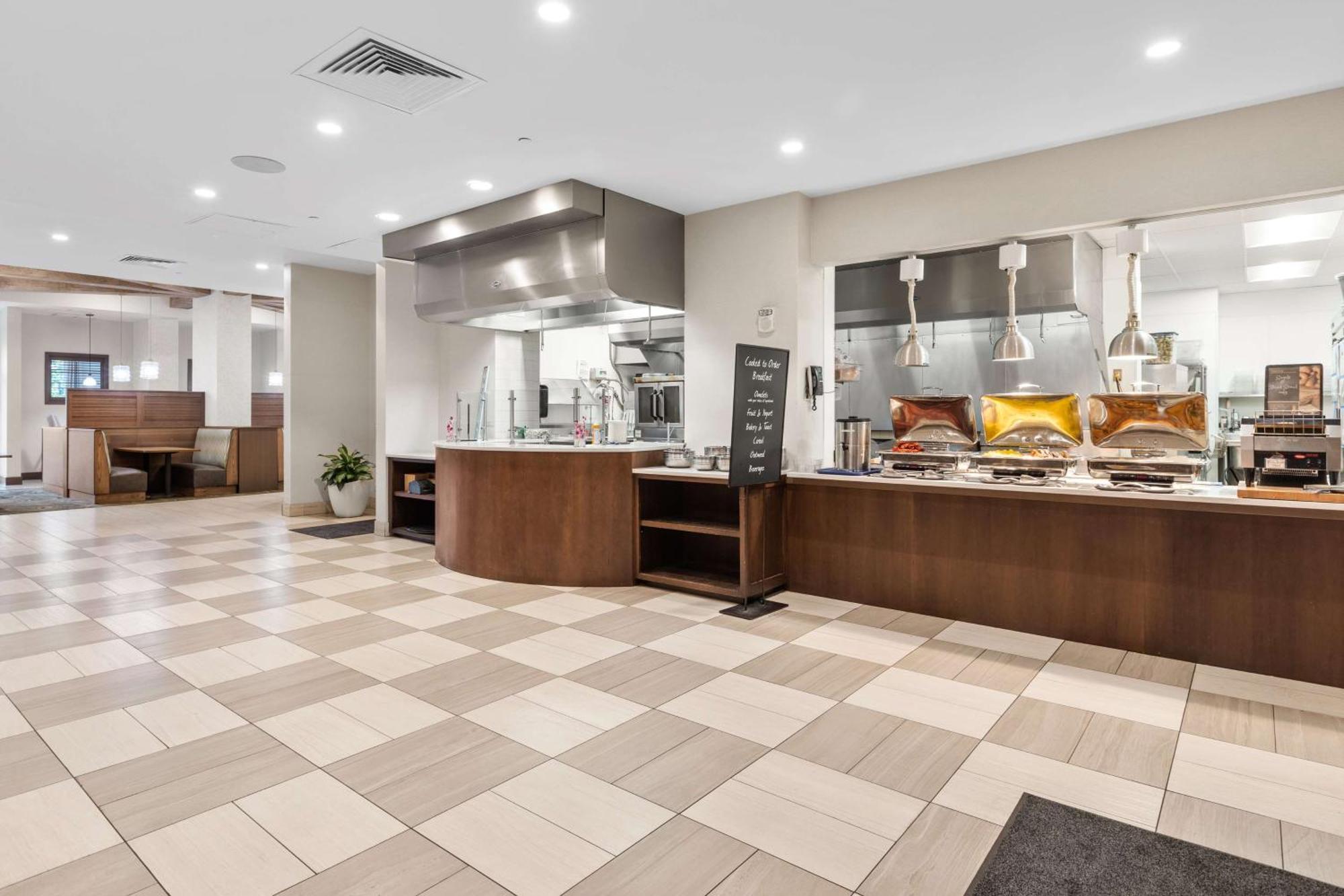 Embassy By Hilton Oahu - Free Breakfast 4*