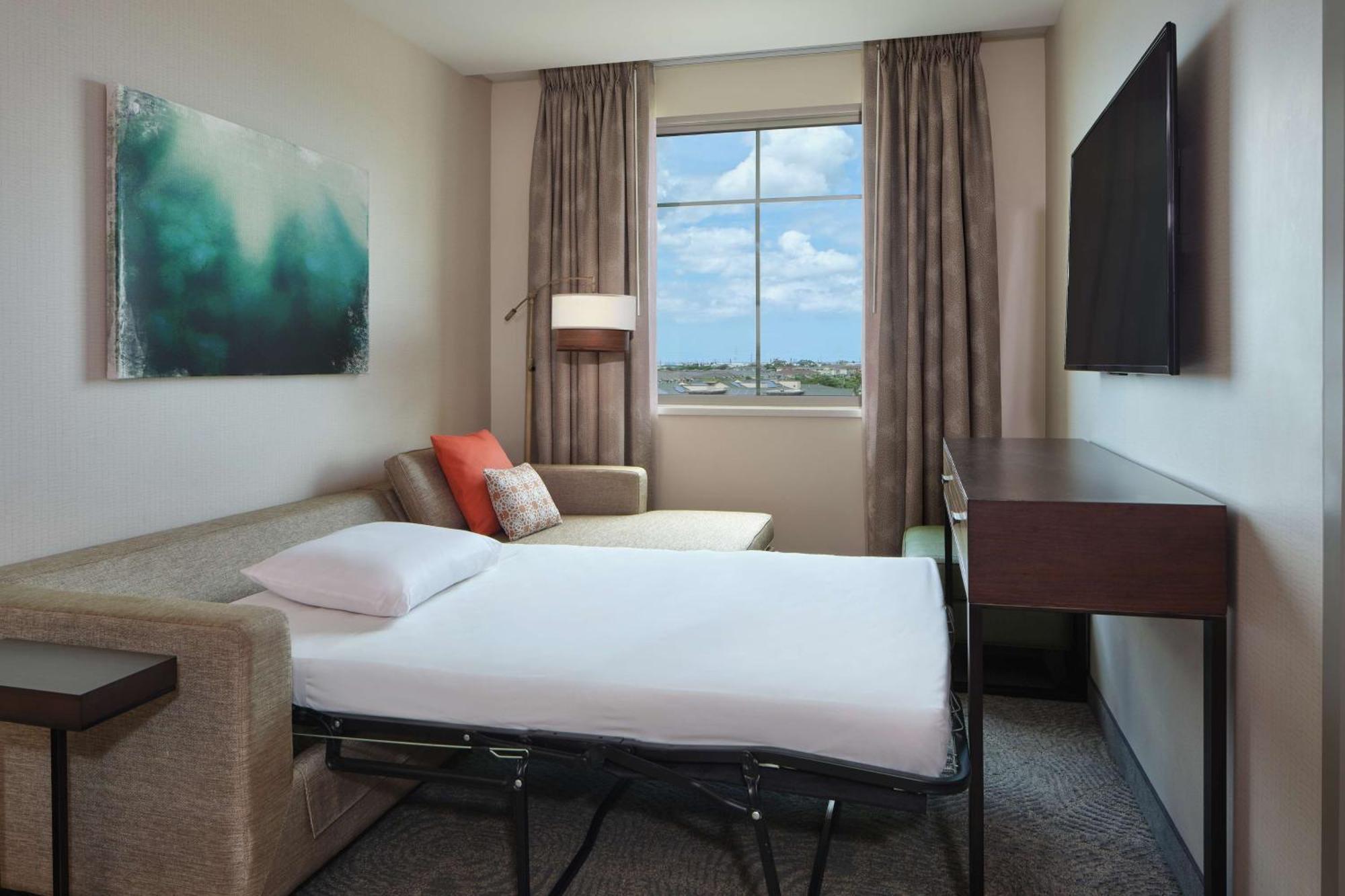 Hotel Embassy By Hilton Oahu - Free Breakfast