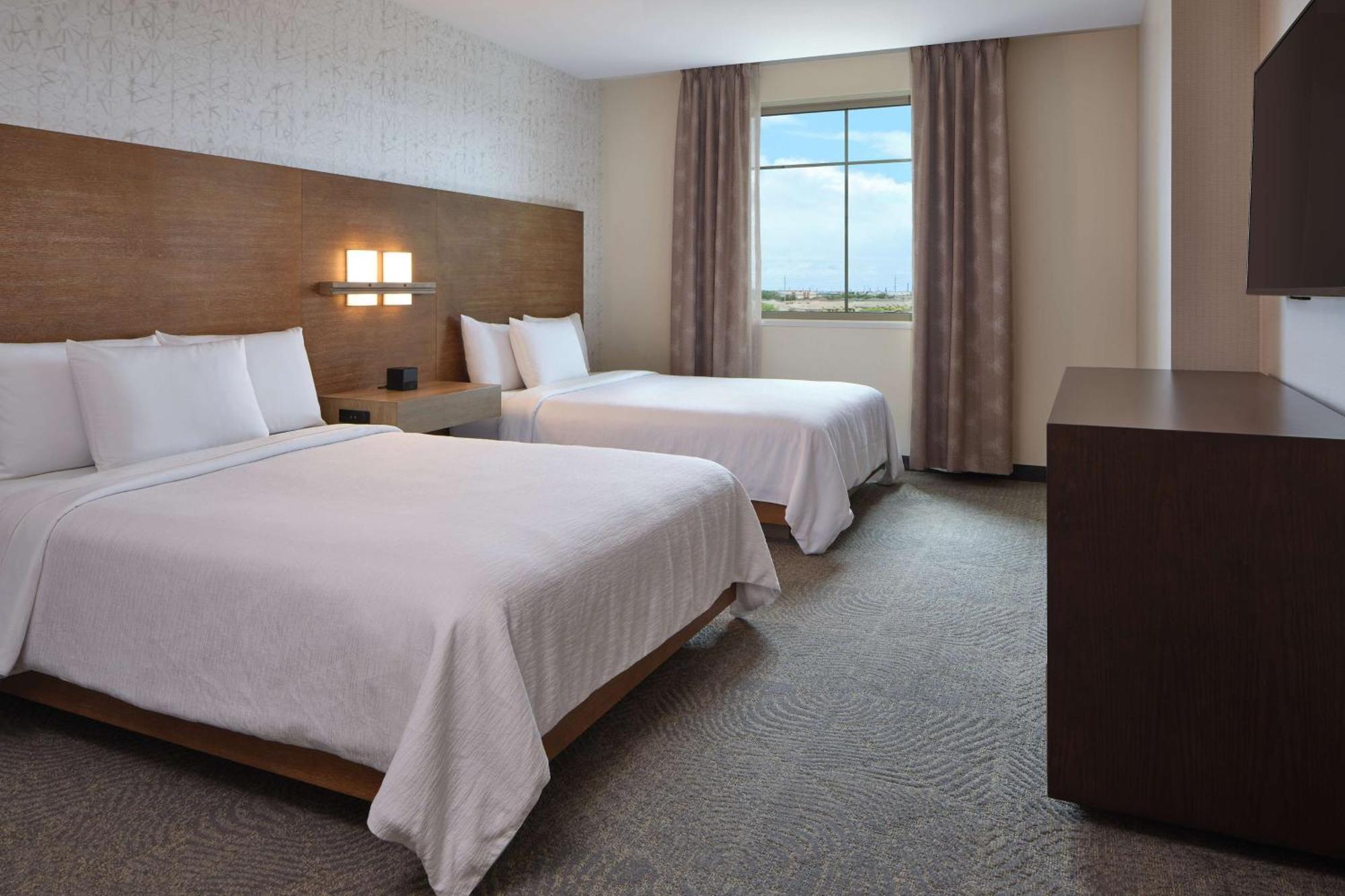 Hotel Embassy By Hilton Oahu - Free Breakfast